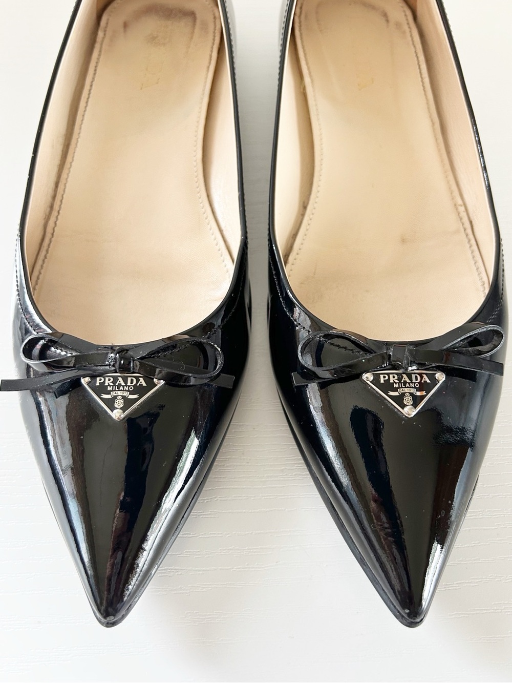 Prada Black Triangle Logo Patent Leather Ballet Flats Pointed Toe Bow Size EU 39 - Picture 3 of 14